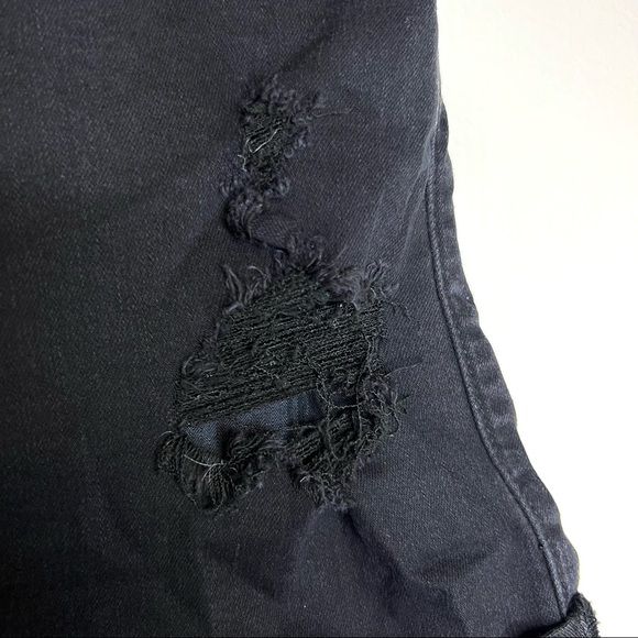 HOLLISTER High-Rise Embroidered Midi Short - Picture 4 of 7